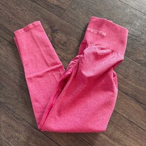 NVGTN Scrunch Seamless Leggings – Fuchsia Hot Pink — Size Medium